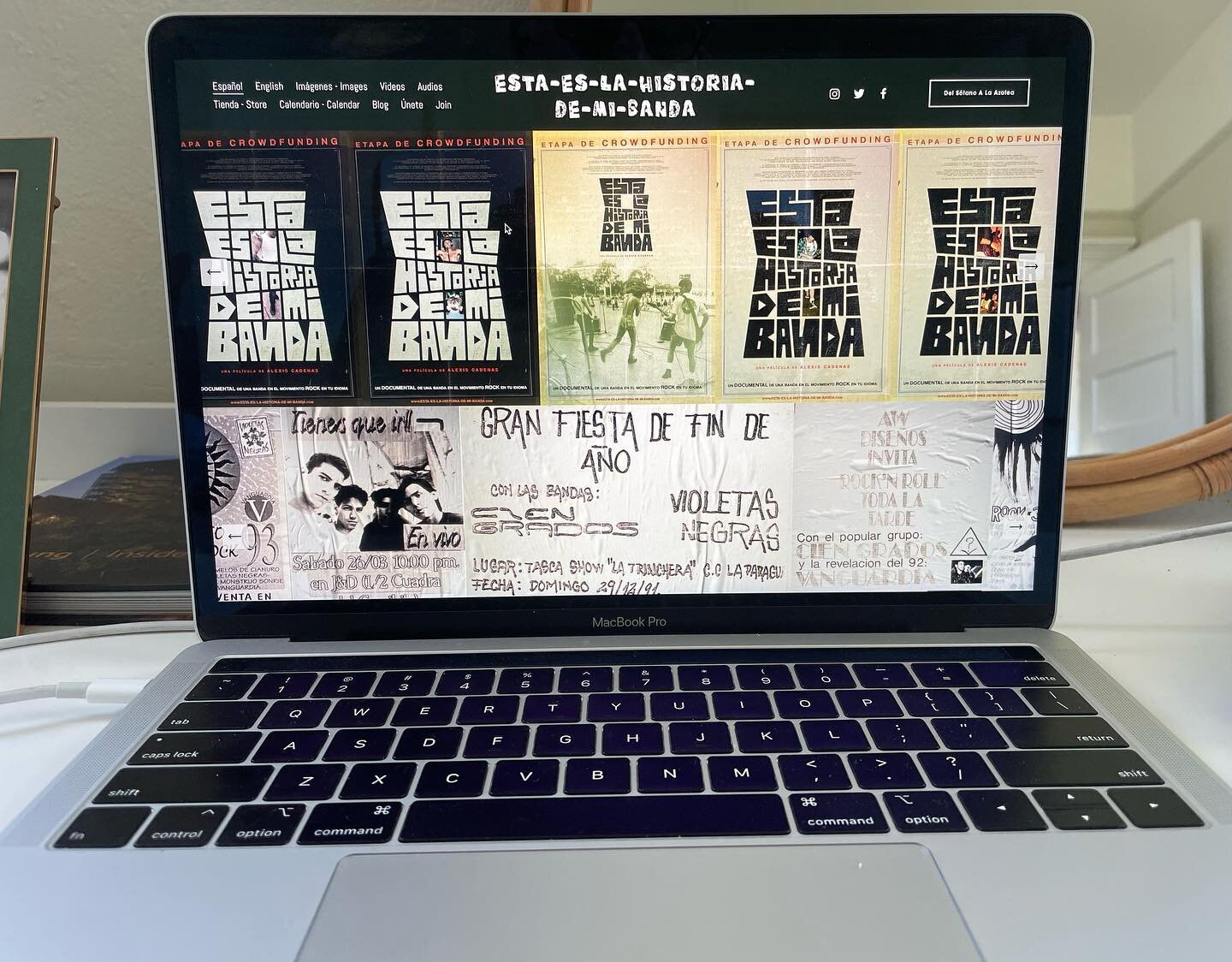 ESPA&Ntilde;OL

&iexcl;Nuevo sitio!

http://esta-es-la-historia-de-mi-banda.com

http://this-is-the-story-of-my-band.com

M&aacute;s de 62 p&aacute;ginas

15 carteles

28 im&aacute;genes

44 videos

6 animaciones

9 canciones

2 conciertos completos
