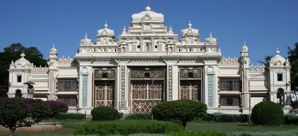 The Jaganmohan palace, where Krishnamāchārya codified modern postural yoga.