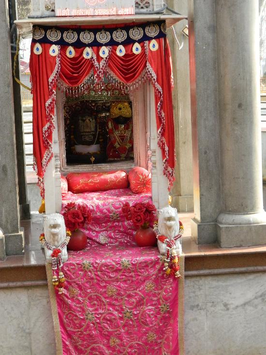 kheer bhawani temple.jpg