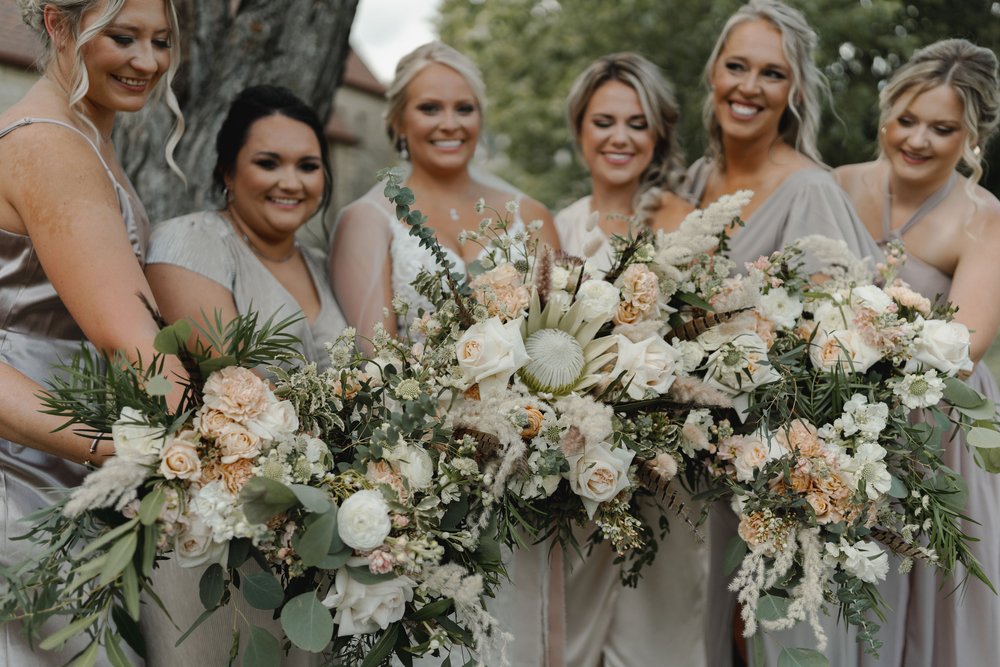 Bridesmaids' Bouquets blush and cream