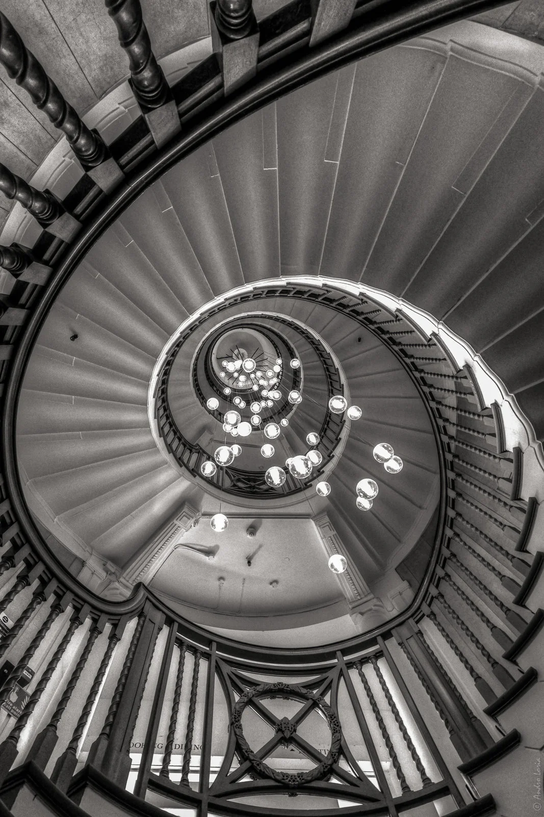 10mm f7.1 1/15 ISO 1600