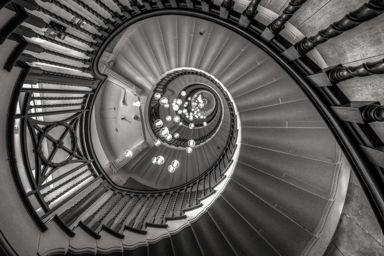10mm f7.1 1/15 ISO 1600