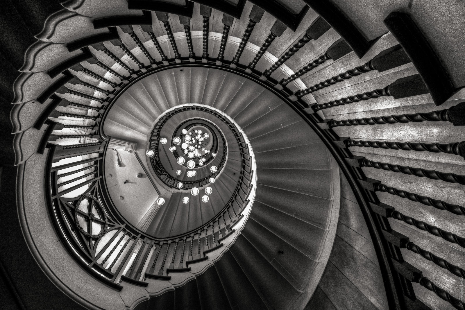 10mm f7.1 1/15 ISO 1600
