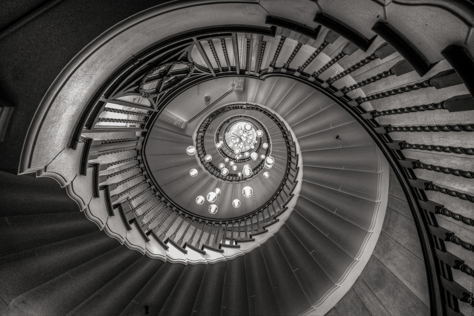 10mm f5 1/30 ISO 640