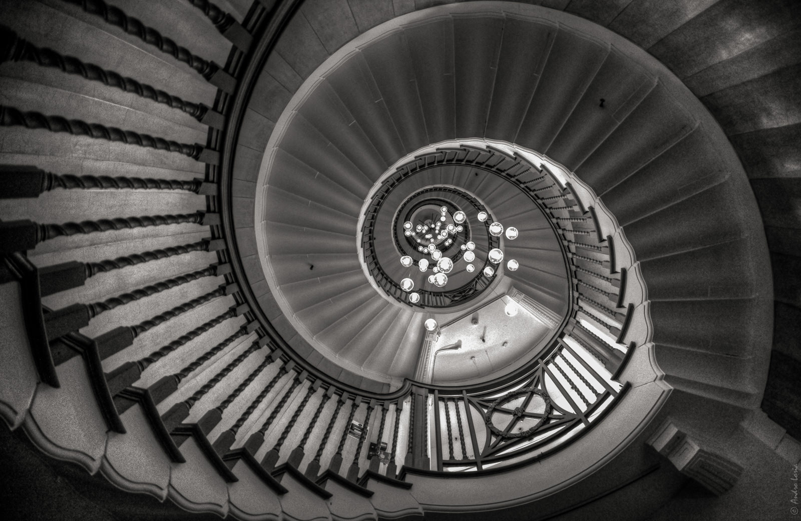 8mm f5.6 1/125 ISO 1600
