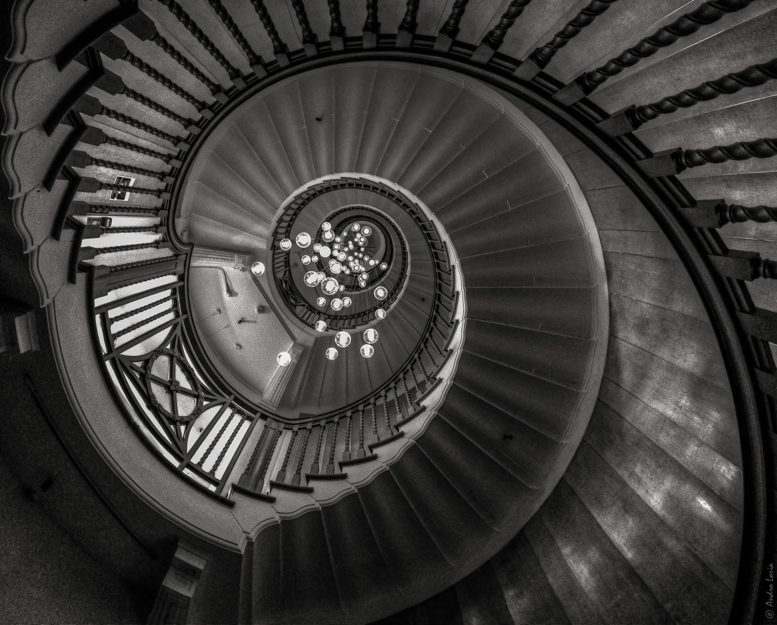 8mm f5.6 1/60 ISO 1600