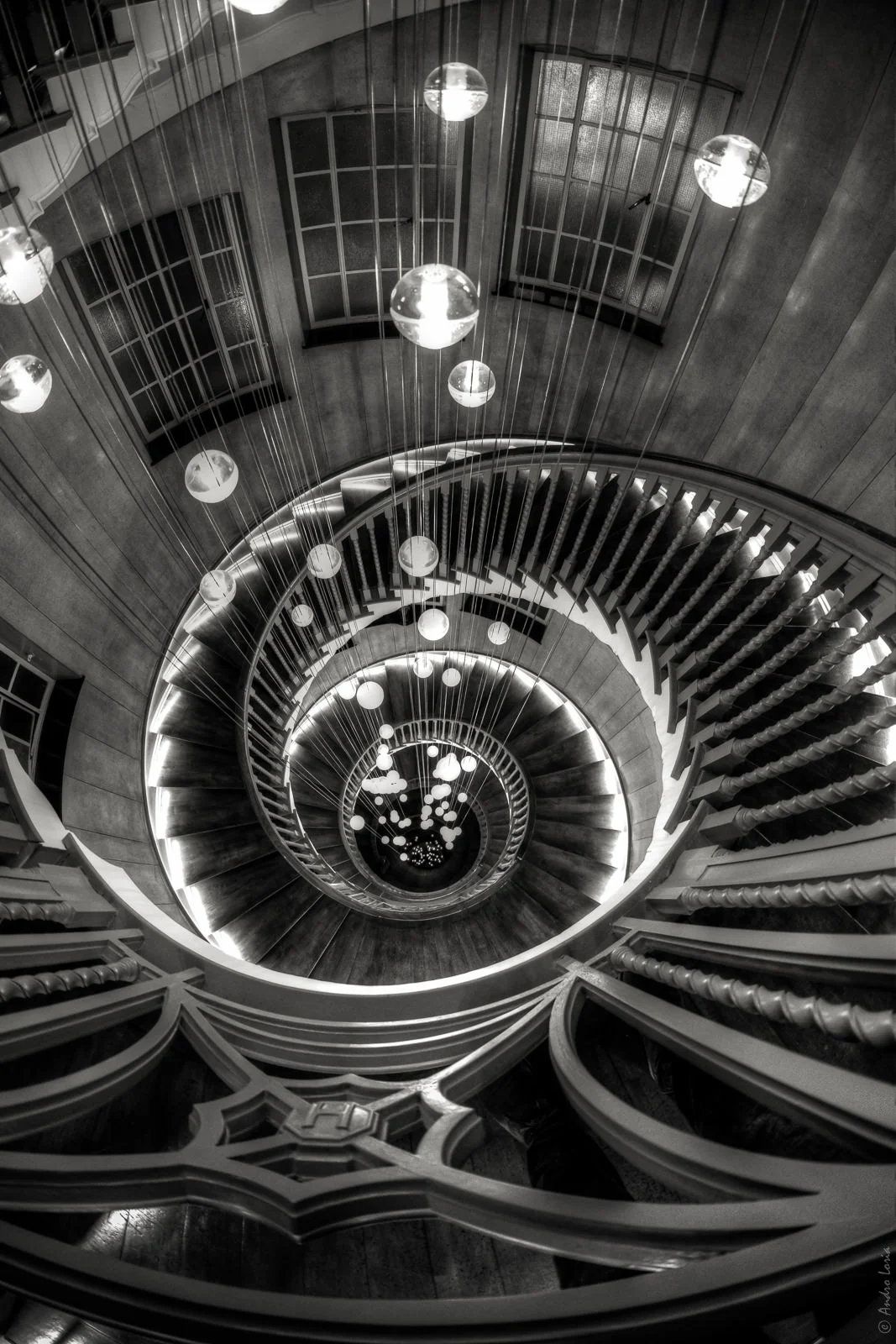 8mm f5.6 1/30 ISO 3200