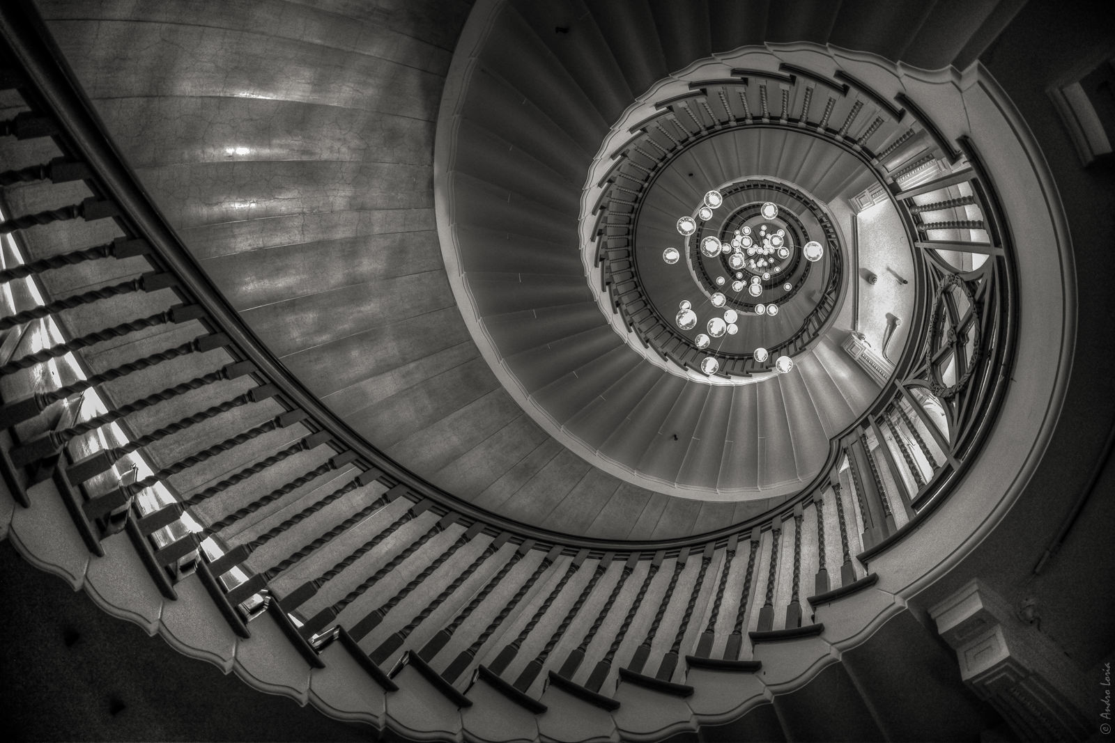 8mm f8 1/60 ISO 1600
