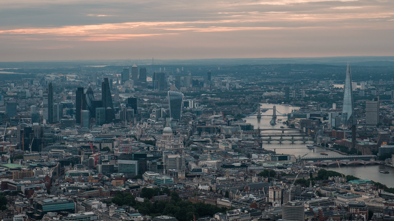 London towards city and Canary Wharf. ISO200 16-55mm f8 1/100s