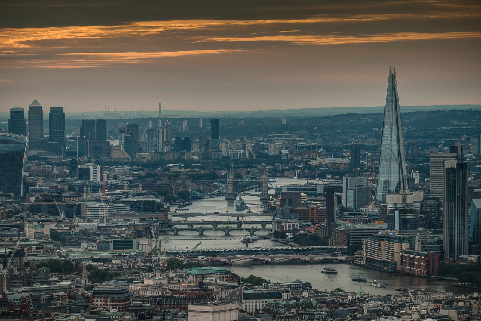 London towards city and Canary Wharf. ISO200 50-140mm f2.8 1/320s