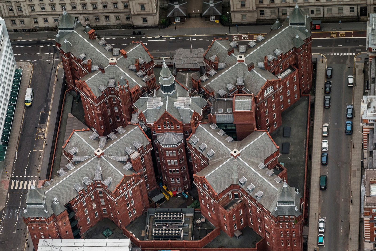 Cruciform Building (old UCLH now WIBR, UCL). ISO200 50-140mm f2.8 1/25Cruciform Building (old UCLH now WIBR, UCL) and UCL. ISO200 50-140mm f2.8 1/80s