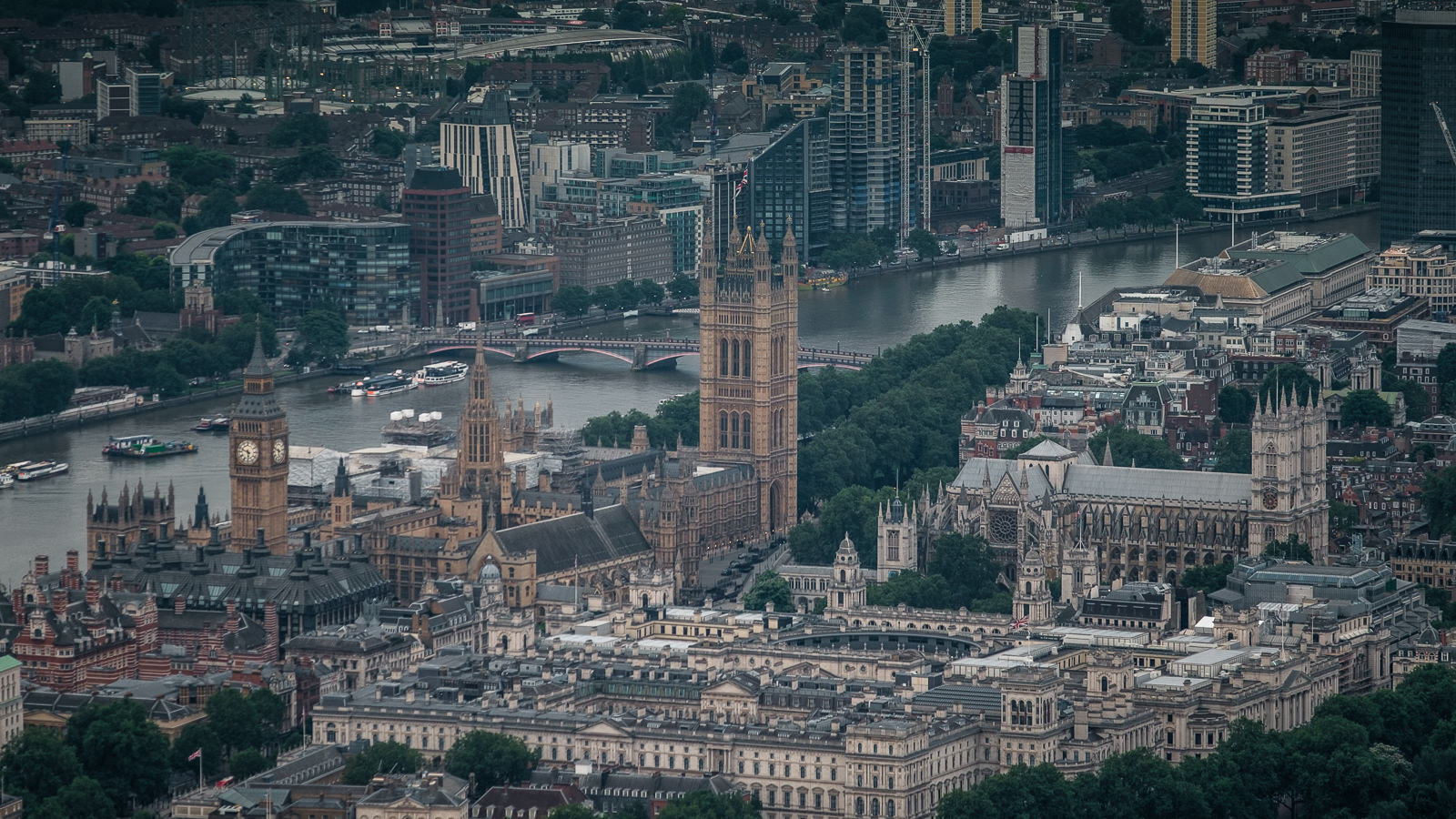Foreign & Commonwealth Office, HM Treasury and HM revenue & Customs, Westminster Abbey and Palace of Wetsminster. ISO200 50-140mm f2.8 1/220s