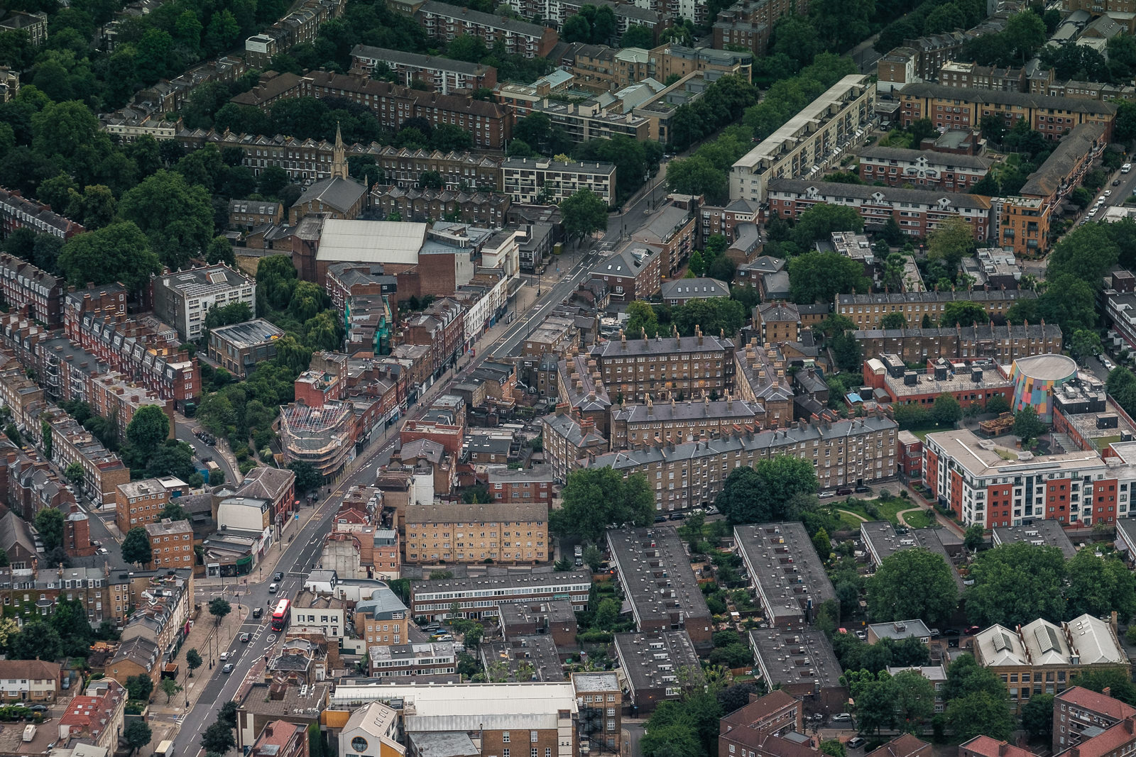 Essex Road, Islington. ISO500 50-140mm f5.6 1/250s