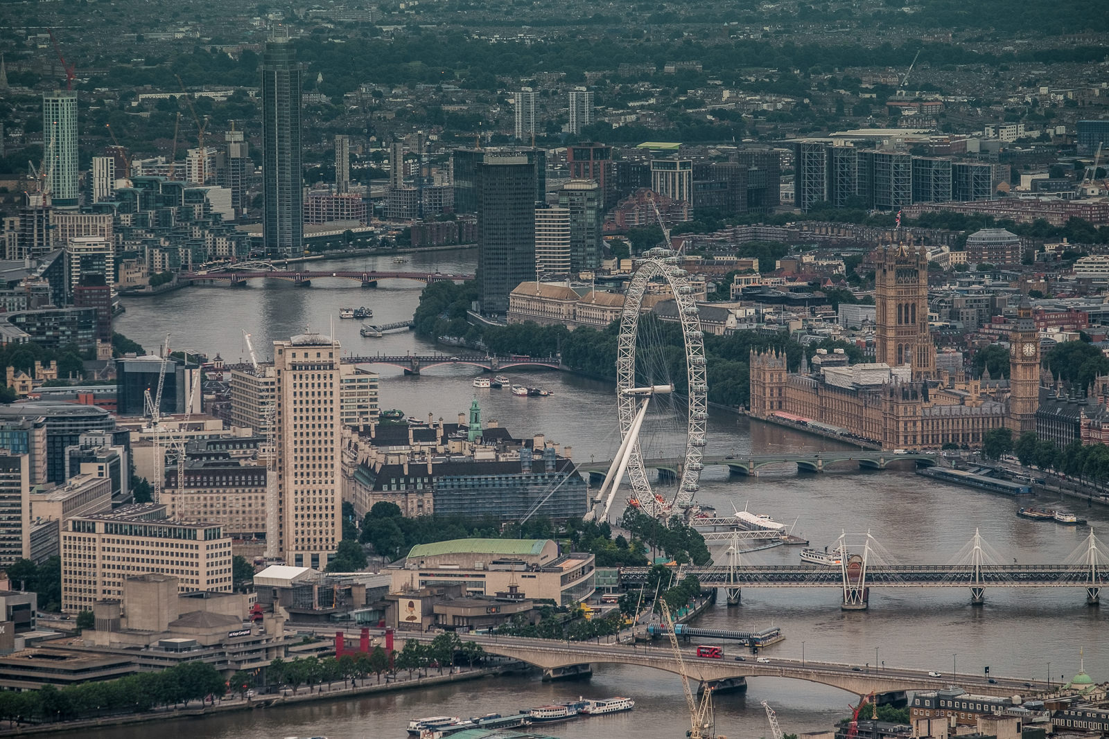 London Eye and Westminster, ISO400 50-140mm f5.6 1/250s