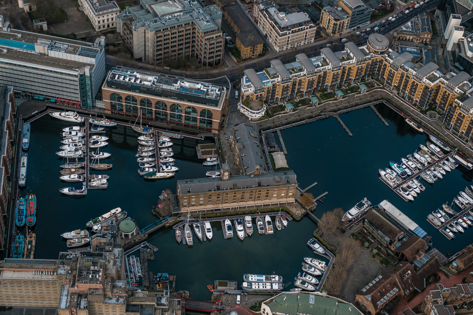 St. Katharine Docks Marina; X-Pro2 ISO200 35mm f2.8 1/1000s