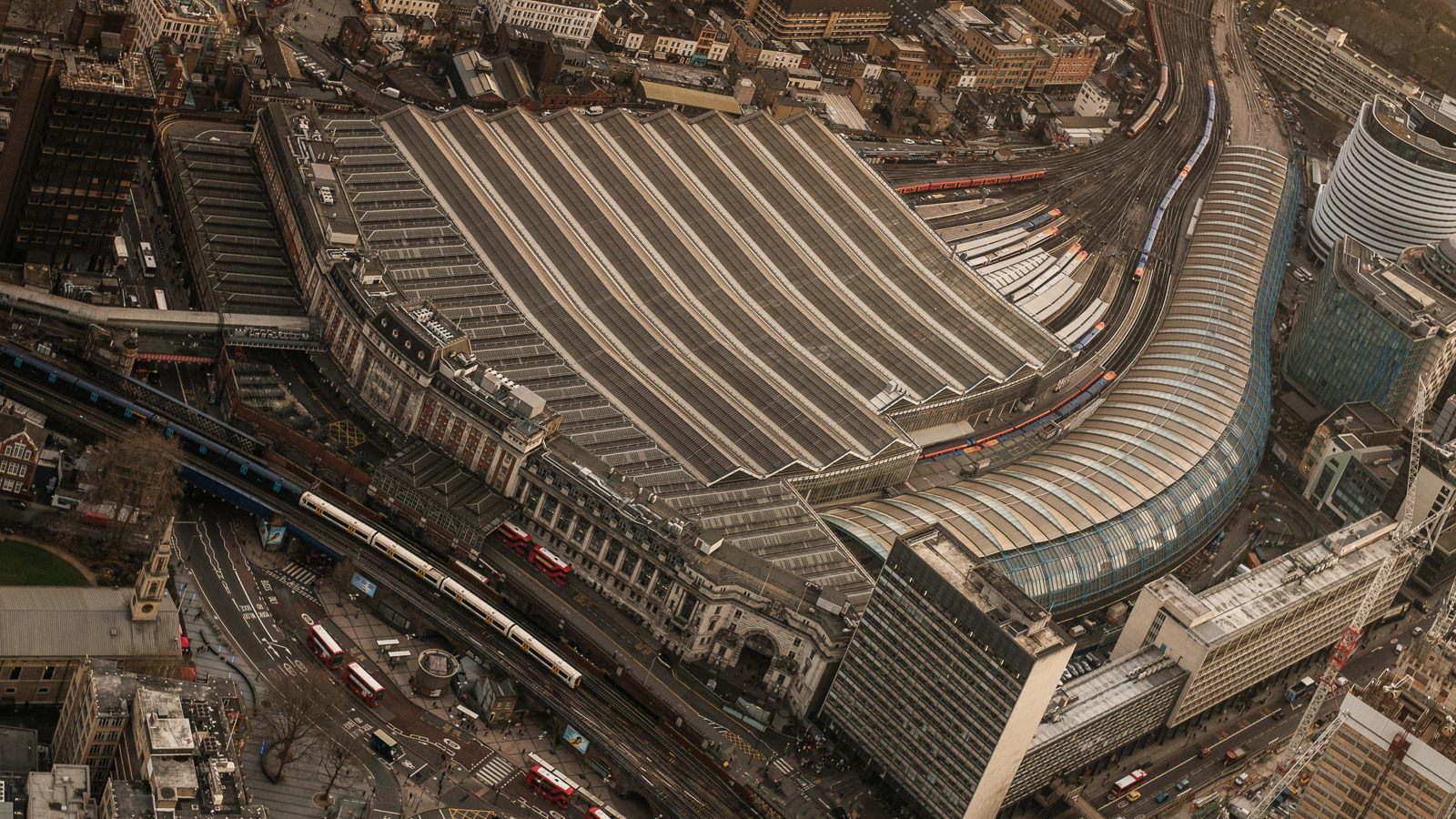 Waterloo Station; X-Pro2 ISO200 35mm f3.6 1/1000s