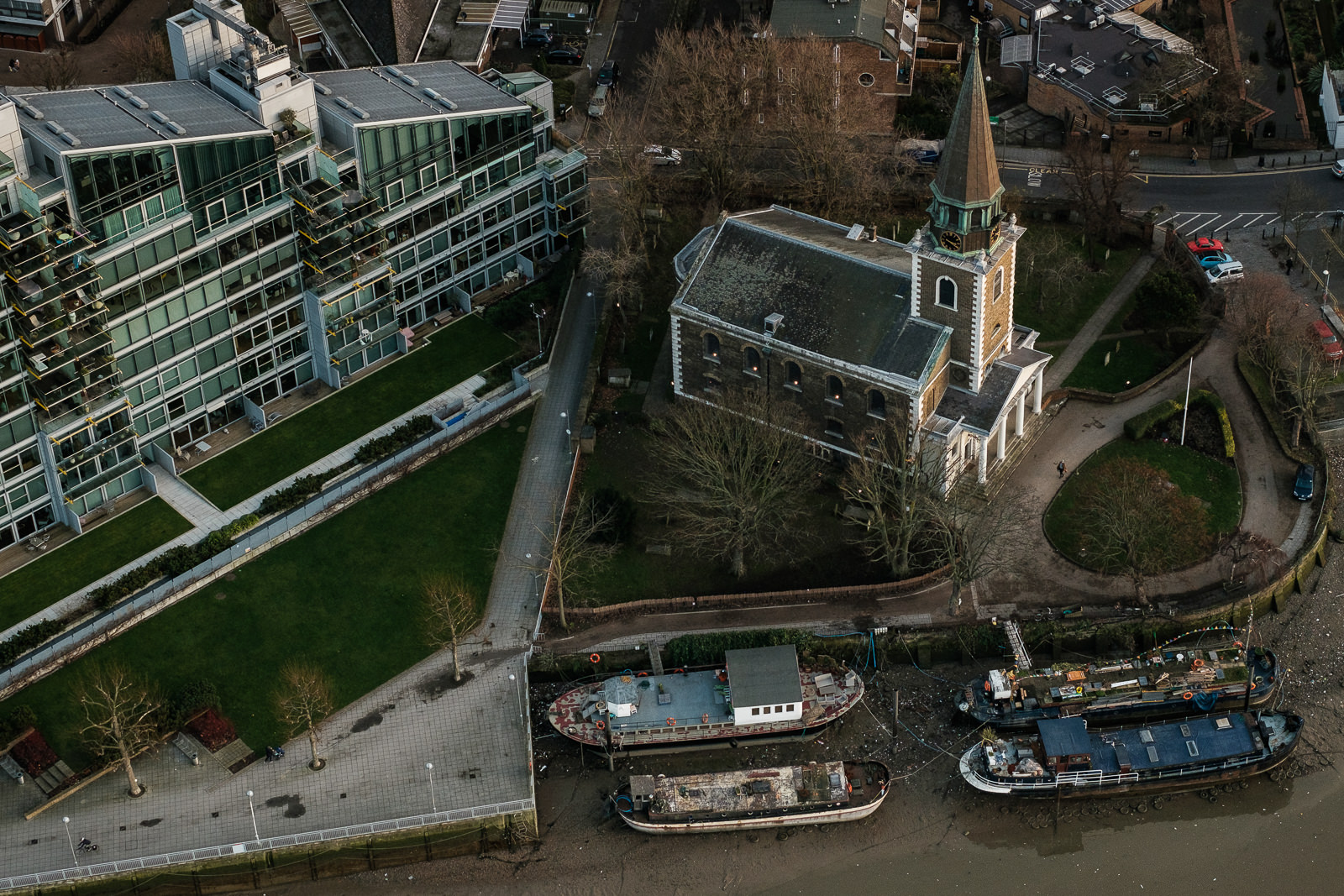 Saint Mary's Church, Battersea Church Rd; X-Pro2 ISO400 35mm f4.5 1/1000s