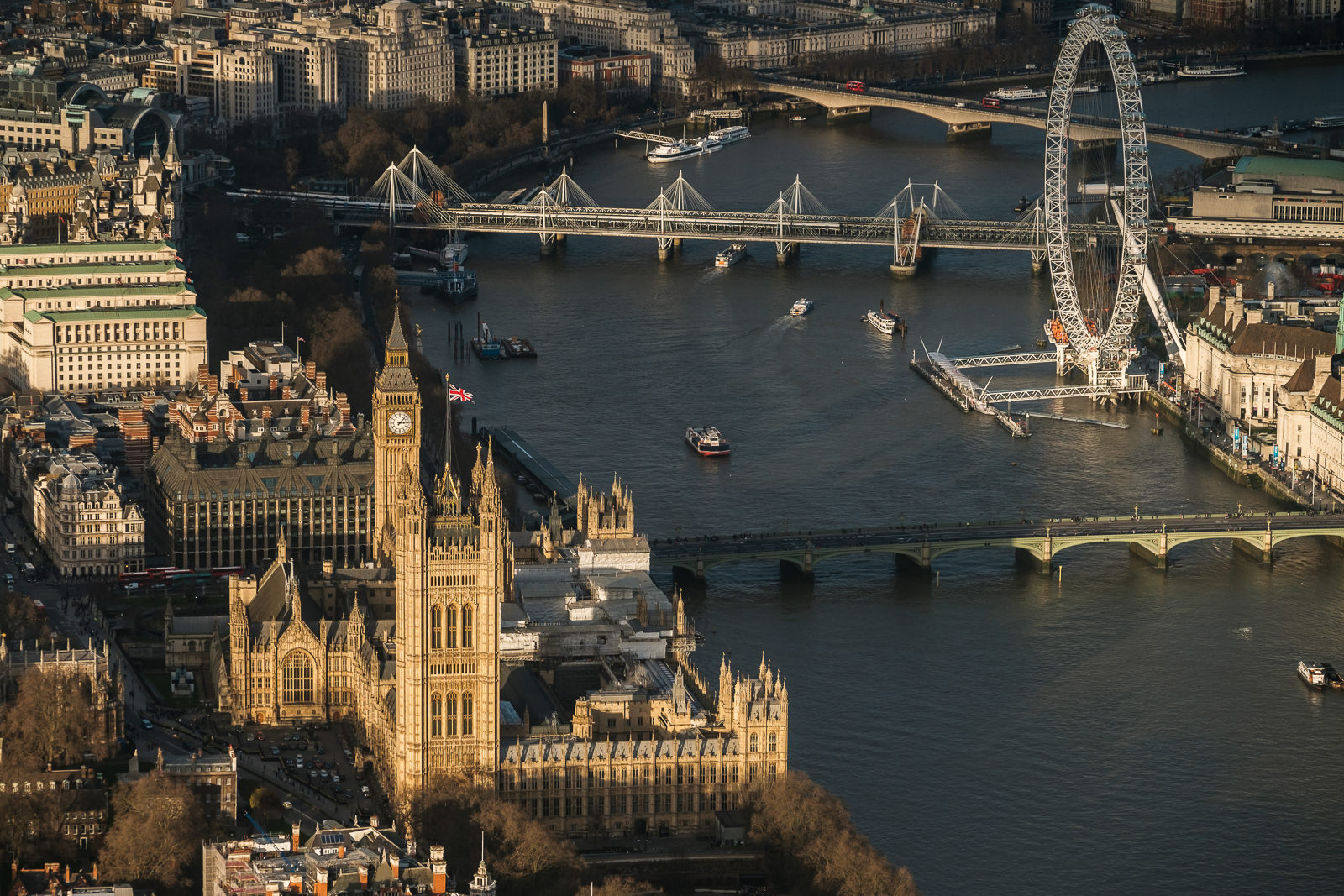 Palace of Westminster - House of Parliament, Bridge and London Eye; ; X-T2 ISO200 50-140mm f3.6 1/1000s