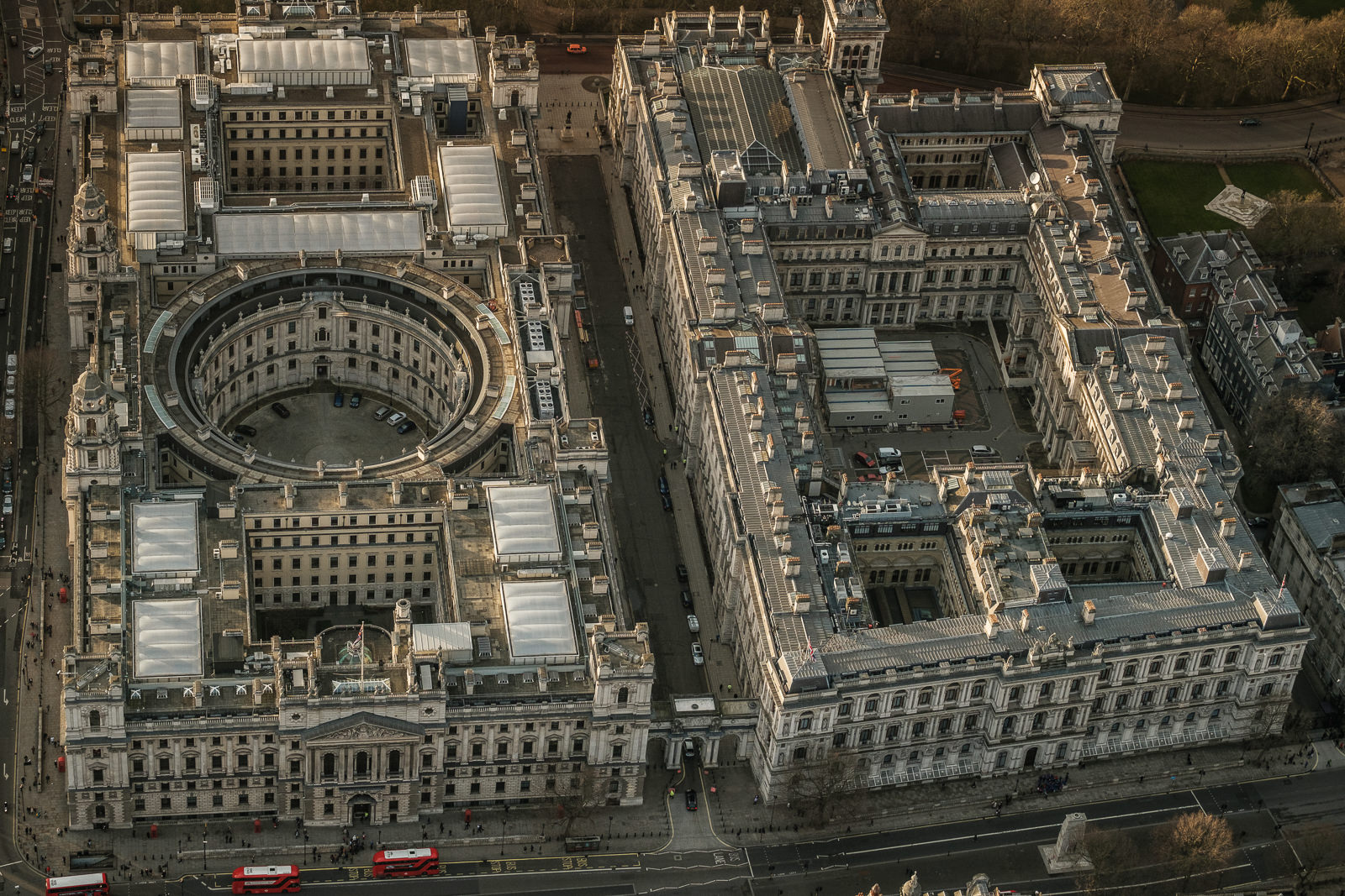 HM Treasury and HM Revenue & Customs (left) and Foreign & Commonwealth Office (right). Grey building on the right - 10 Downing Street. X-T2 ISO200 50-140mm f3.6 1/1000s