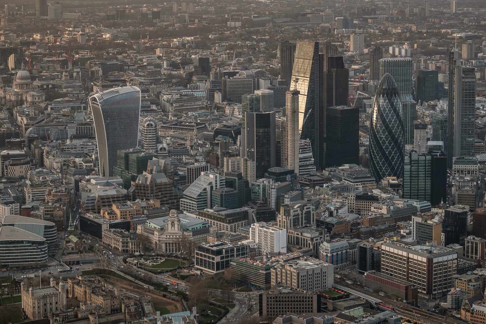 London City; X-T2 ISO800 50-140mm f3.6 1/1250s