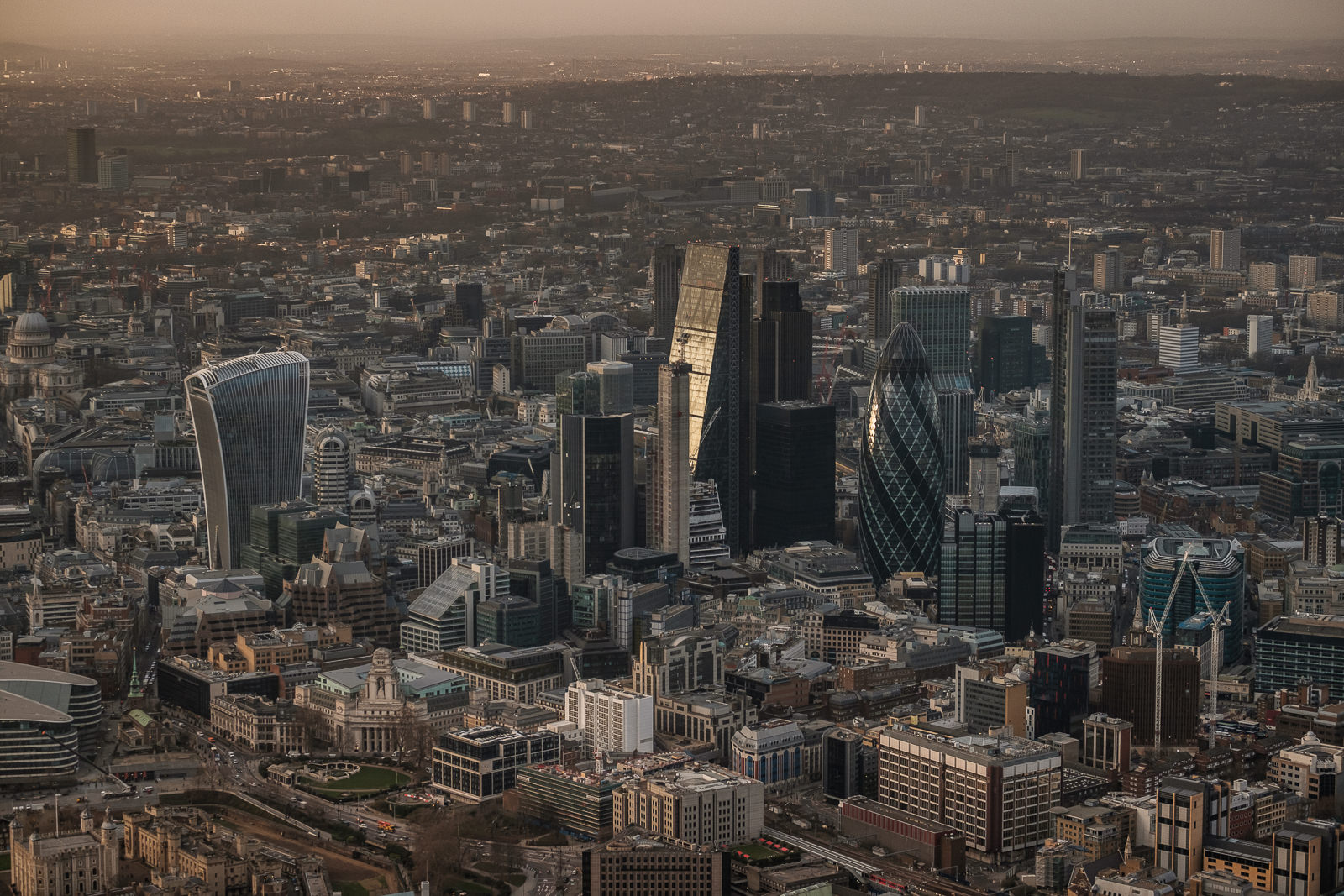 London City; X-T2 ISO800 50-140mm f3.6 1/1250s