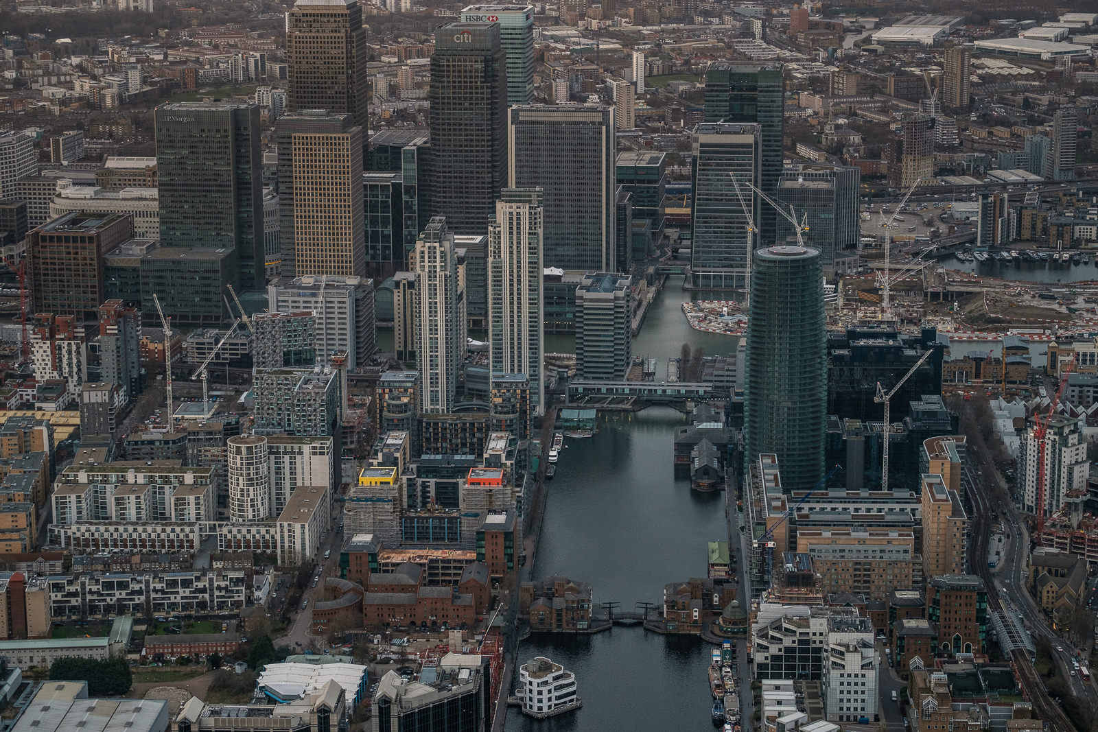 Canary Wharf; X-T2 ISO800 50-140mm f3.6 1/1250s