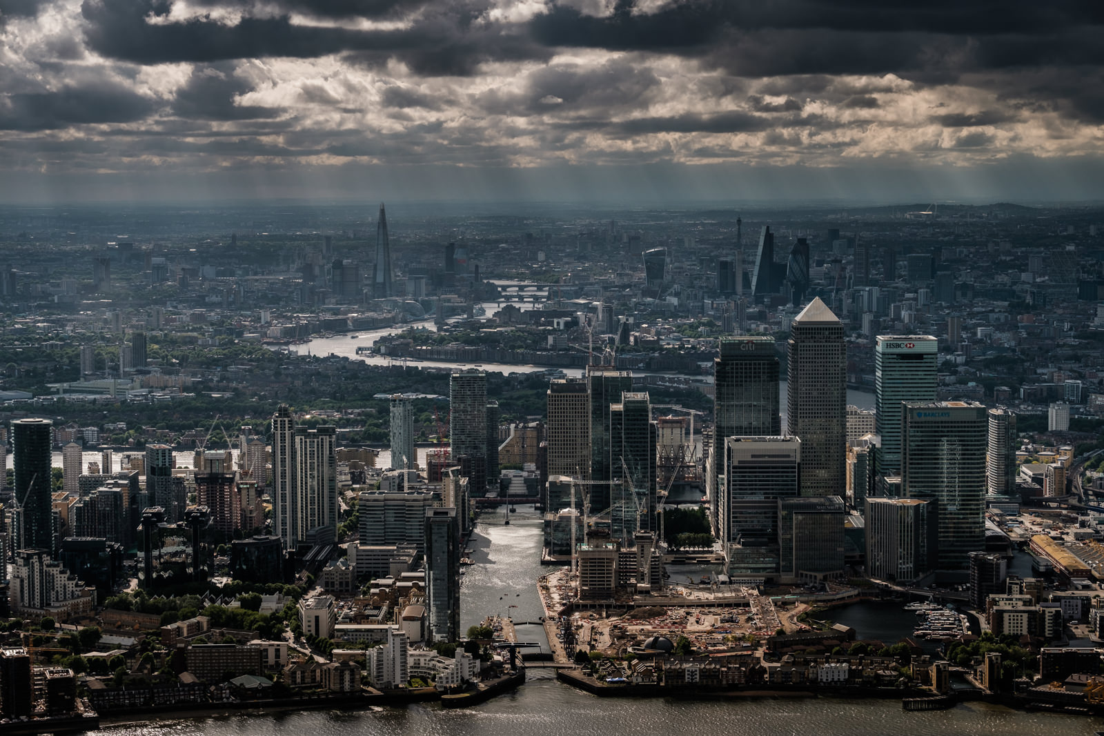 Welcome to London- Canary Wharf and beyond - with 50-140mm f7.1 @52mm, f2.8, iso320, 1/1250s