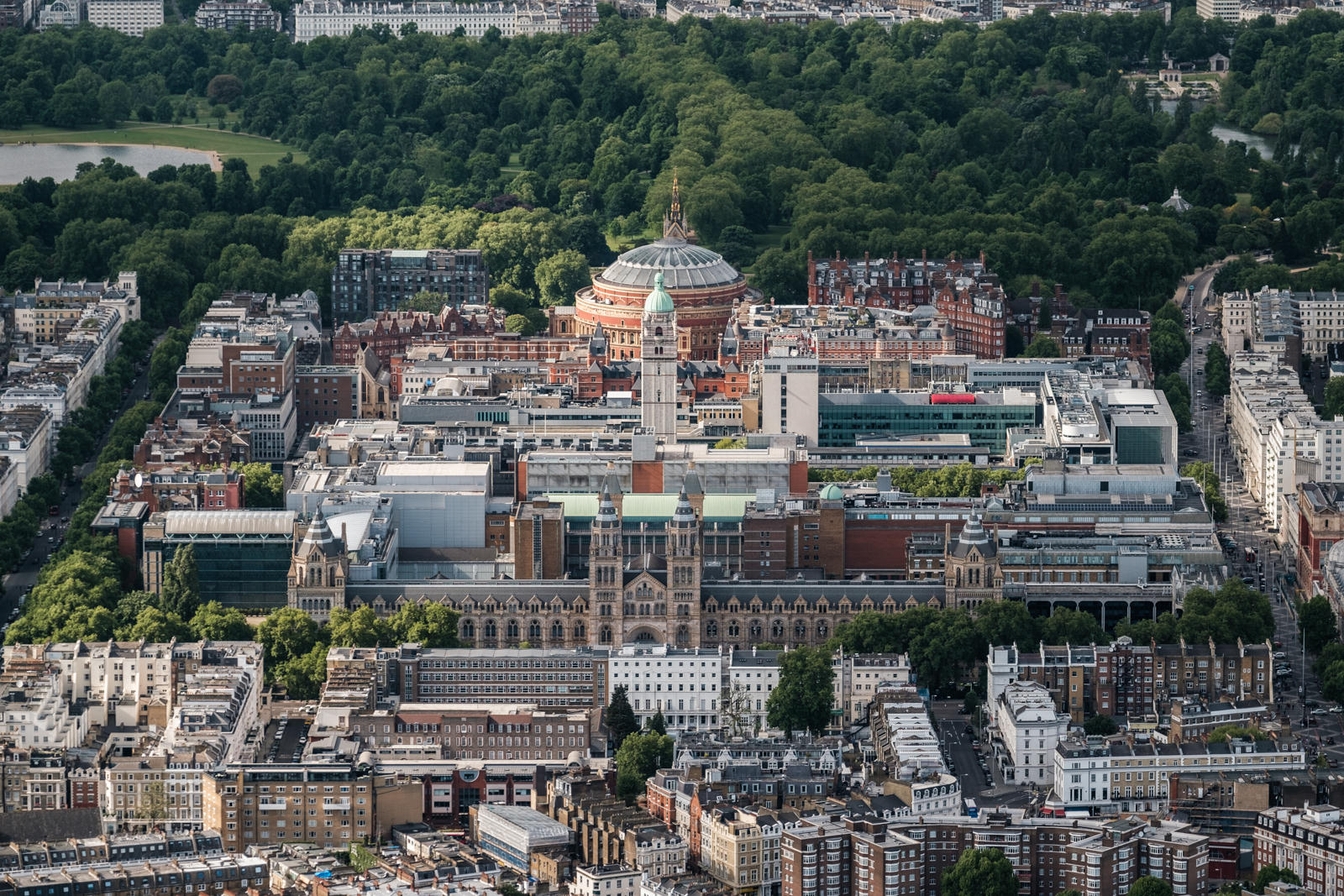 Science quarter - Natural History museum, Science museum, Imparial College and Royal Albert Hall, Hyde Park on the background - with 50-140mm f2.8 @140mm, f2.8, iso200, 1/1000s