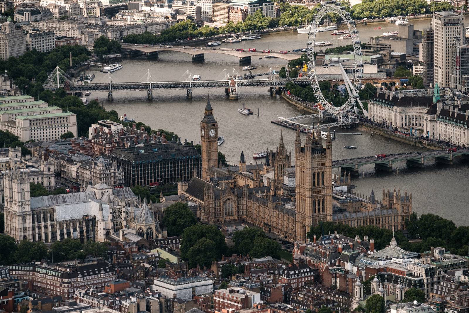 Westminster - with 50-140mm f2.8 @98mm, f4.5, iso400, 1/1000s
