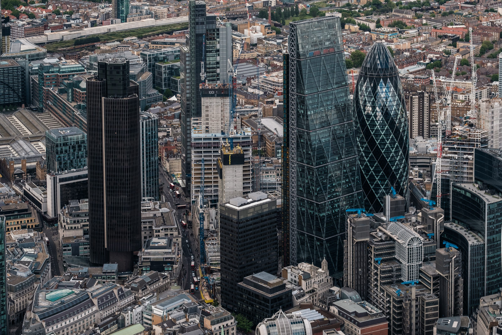 Urban jungle - City of London - with 50-140mm f2.8 @50mm, f4.5, iso64with 50-140mm f2.8 @115mm, f2.8, iso400, 1/1000s0, 1/1000s