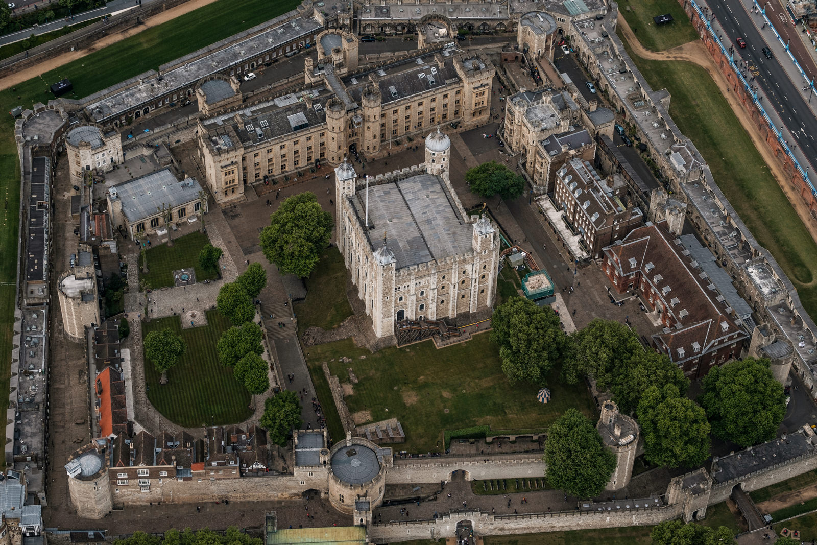 The Tower of London - with 50-140mm f2.8 @50mm, f4.5, iso200, 1/1000s