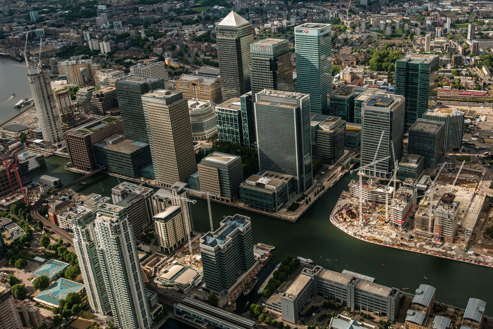 KAyakers at Canary Wharf - - with 16-55mm f2.8 @16mm, f4.5, iso200, 1/1000s