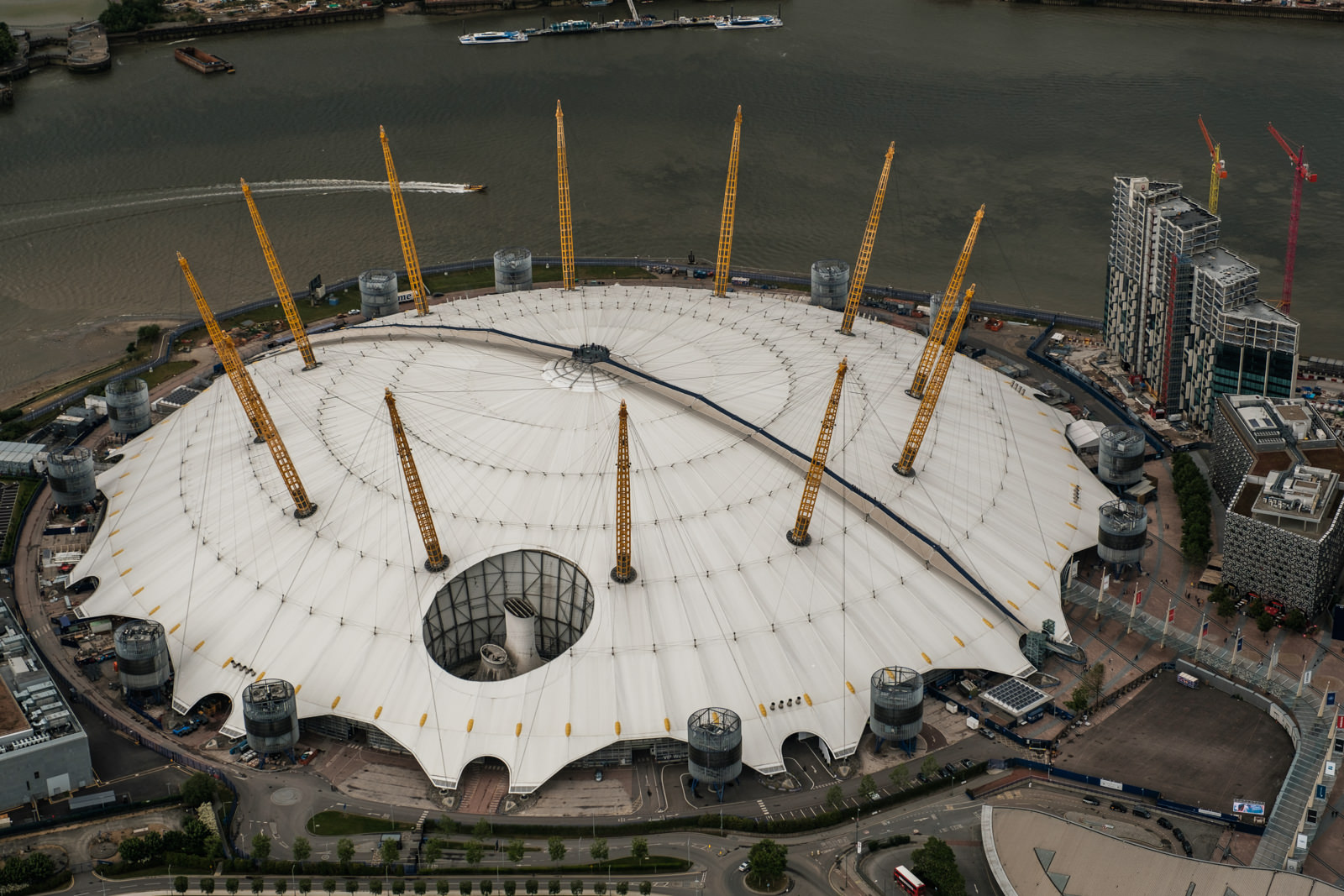 Millennium Dome - with 16-55mm f2.8 @31mm, f5, iso200, 1/1000s
