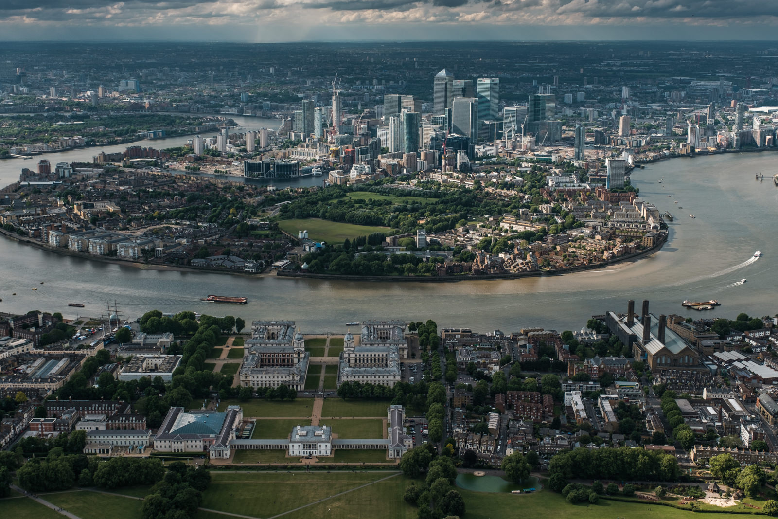 Isle of Dogs and Greenvich- with 16-55mm f2.8 @30mm, f4.5, iso200, 1/1000s