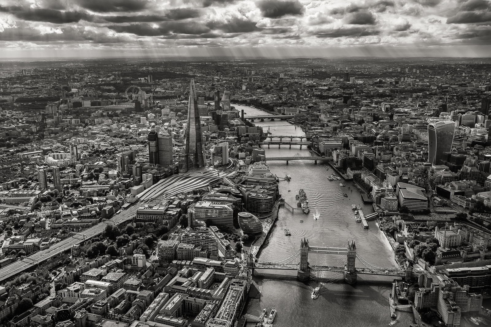 The big view from above the Canary Wharf - with 16-55mm f2.8 @20mm, f4, iso200, 1/1000s