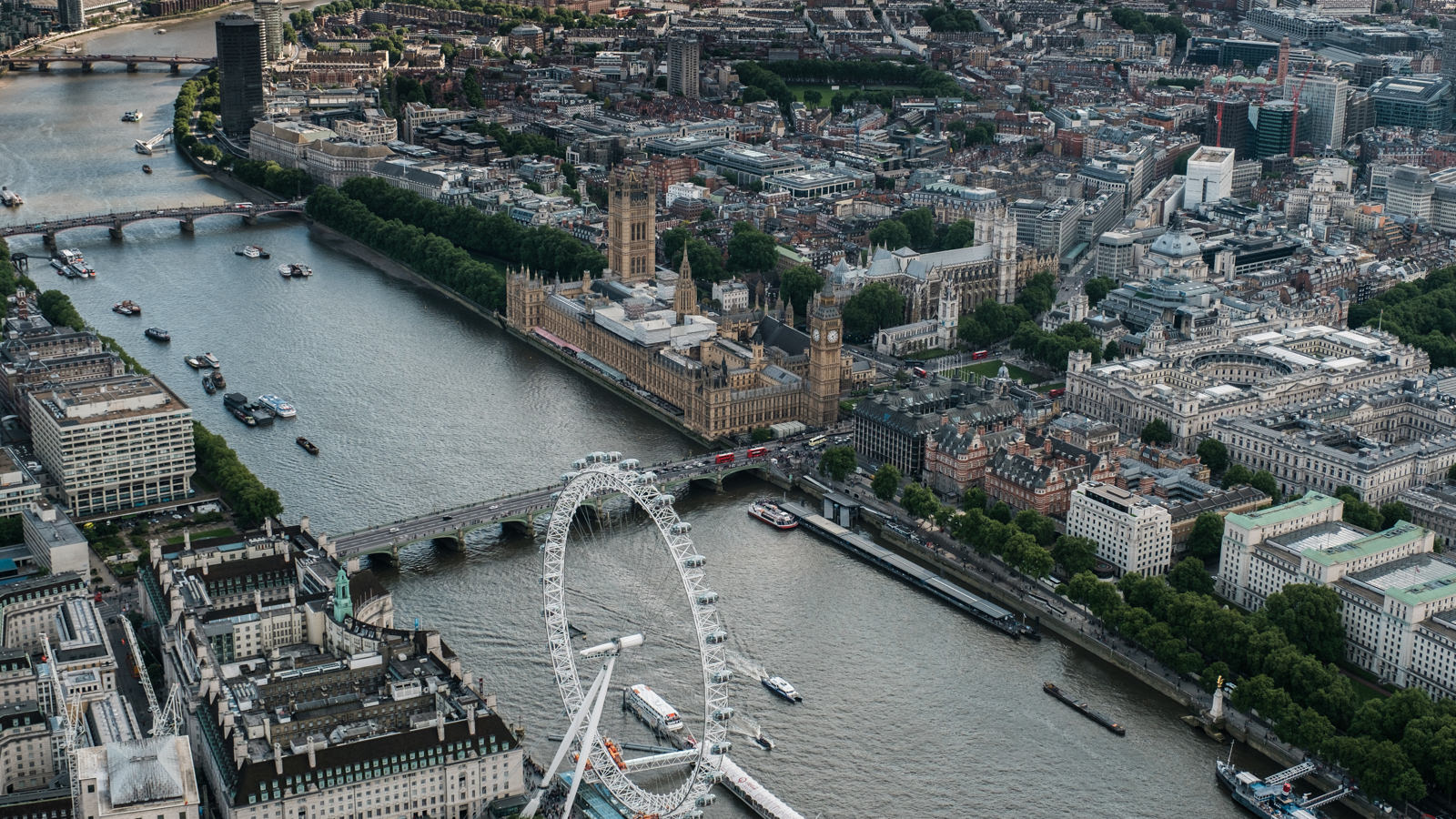 Westminster - with 16-55mm f2.8 @32mm, f4, iso200, 1/1000s