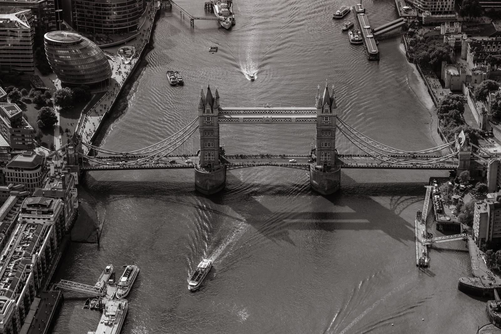 The Tower Bridge - with 16-55mm f2.8 @55mm, f4, iso200, 1/1000s