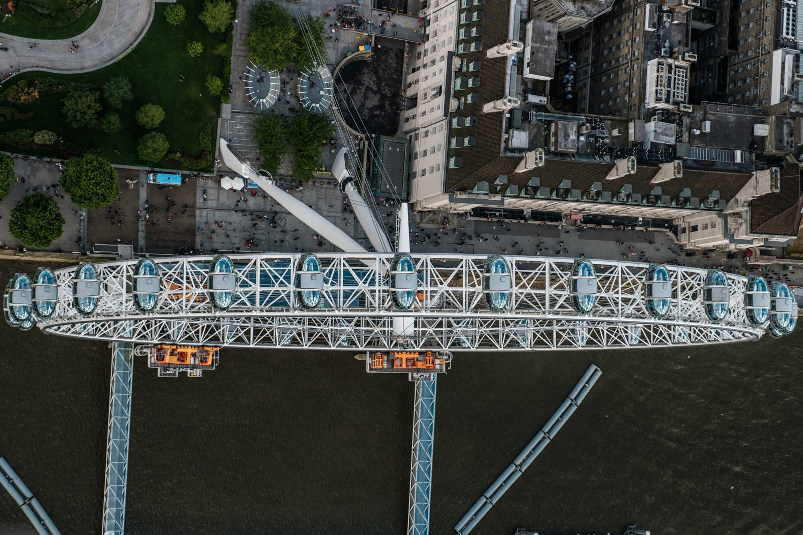 Over the London eye - with 16-55mm f2.8 @42mm, f3.2, iso200, 1/1000s