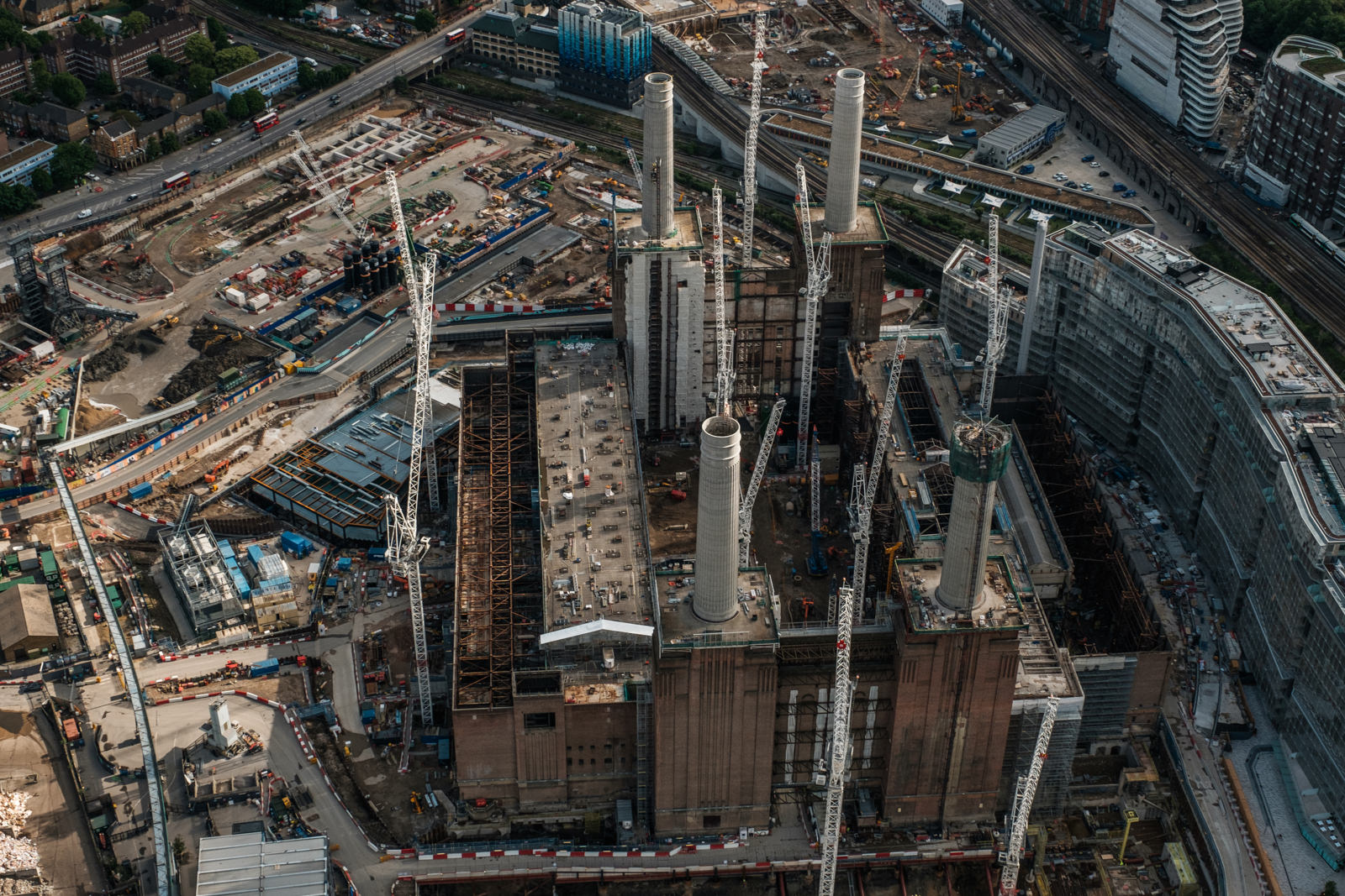 Battersea Power station being redeveloped into luxury living complex - with 16-55mm f2.8 @28mm, f6.4, iso500, 1/1000s