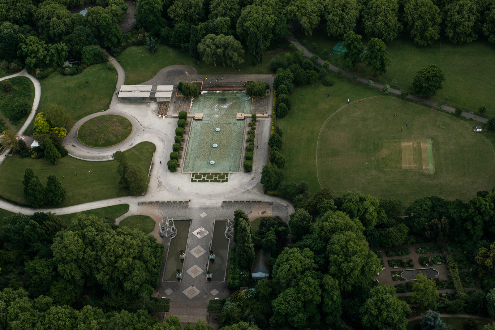 Battersea Park - with 16-55mm f2.8 @38mm, f8, iso500, 1/1000s