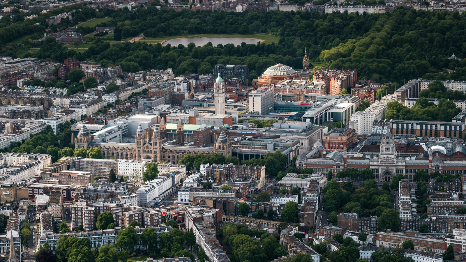South Kensington - with 50-140mm f2.8 @60mm, f2.8, iso200, 1/1000s