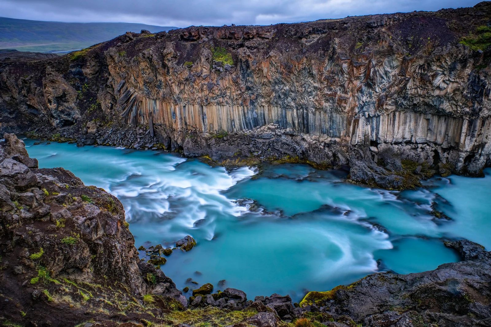 Basalt columns frame the Skjálfandafljót river just downstream of the Aldeyjarfoss waterfall, which is most commonly the subject of photographs. The columns however are beautiful on their own. The river is fed by the Vatnajökull glacier. (XF 16-55mm f2.8 at 16mm 25s f11 ISO200)