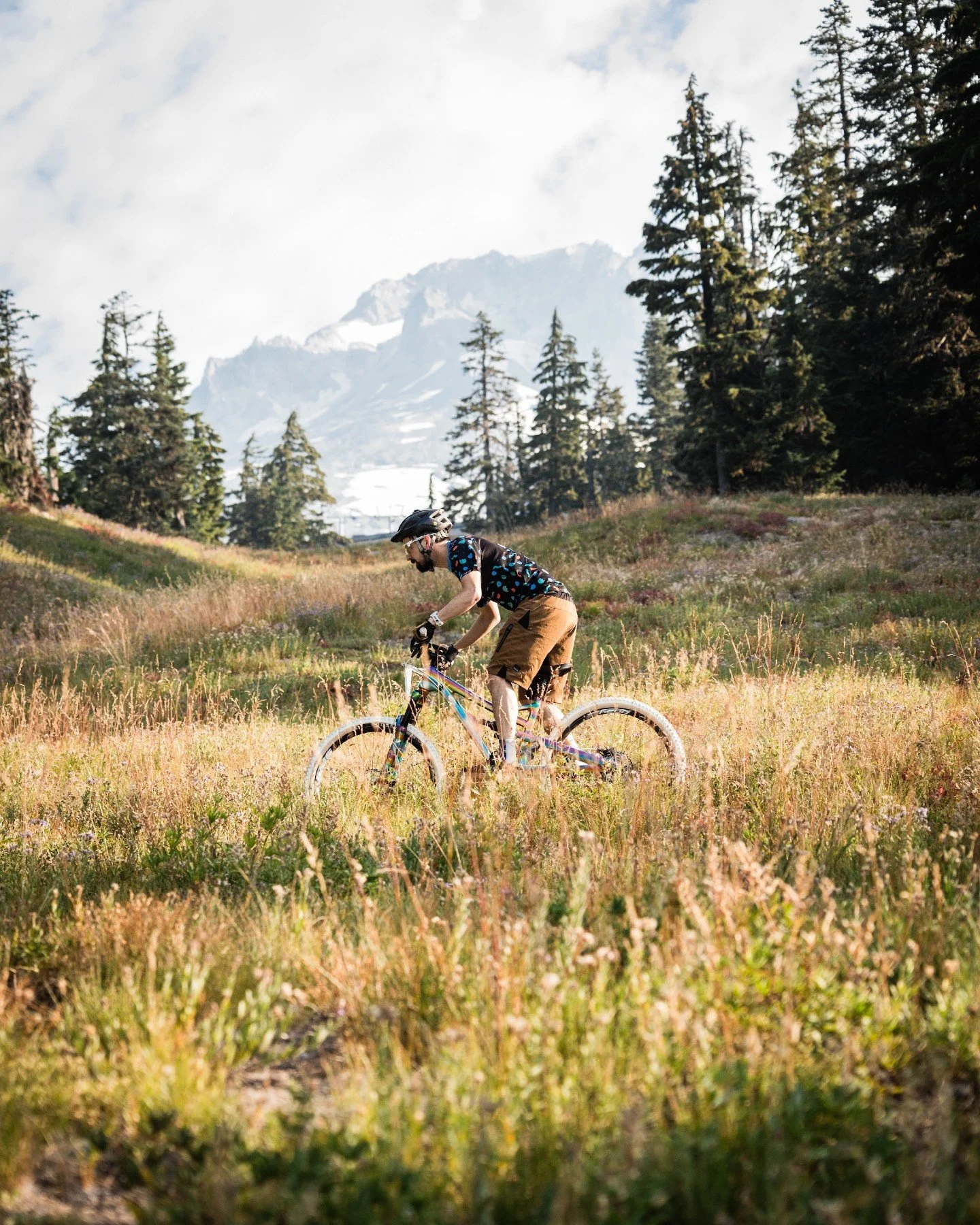 What&rsquo;s your dream location for brewing coffee outside?

Mountains? Desert? Pine forest after a night of rain?

We&rsquo;ve brewed on dusty roads, at foggy trailheads, and in alpine meadows miles from the nearest outlet. And every time, that fir