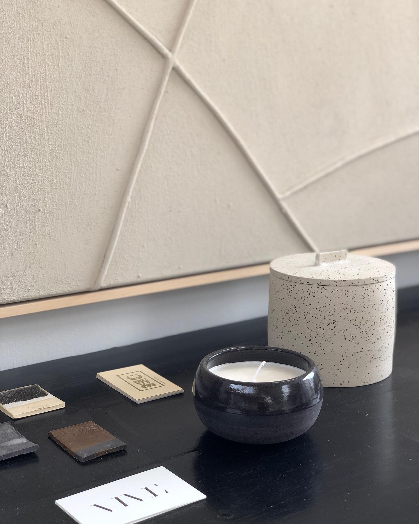 Serenity in our studio is everything. To clear the mind and create. Details from a Lifeline ~ artpiece 120&bull;160 together with these new scented handmade ceramic candles by @tessymettes. #serenity #clearthemind #studio #art #ceramics #scentedcandl
