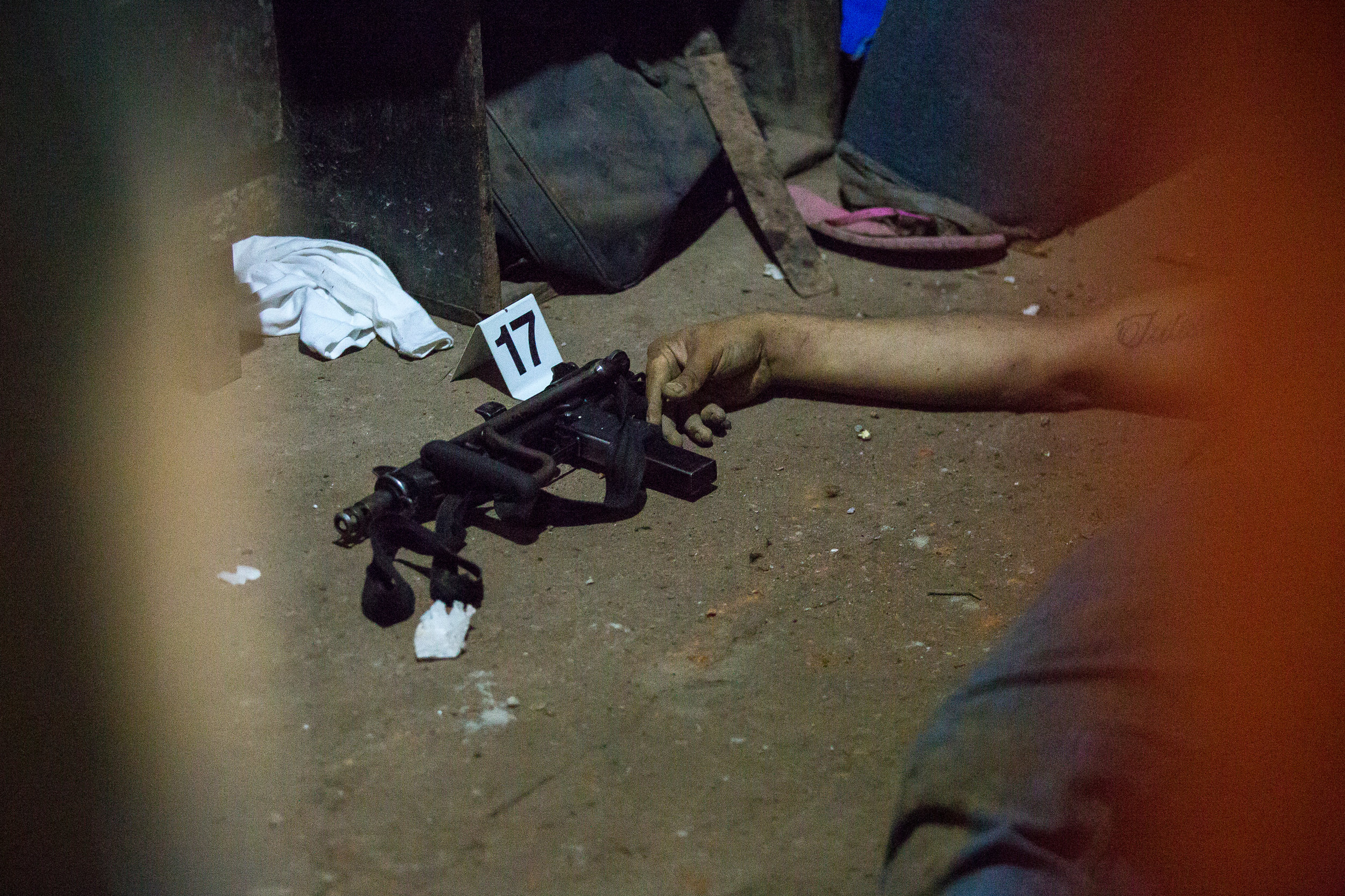  AYAGUALO, EL SALVADOR.&nbsp;The dead body of an gang member at the scene of a gang-police shootout. 