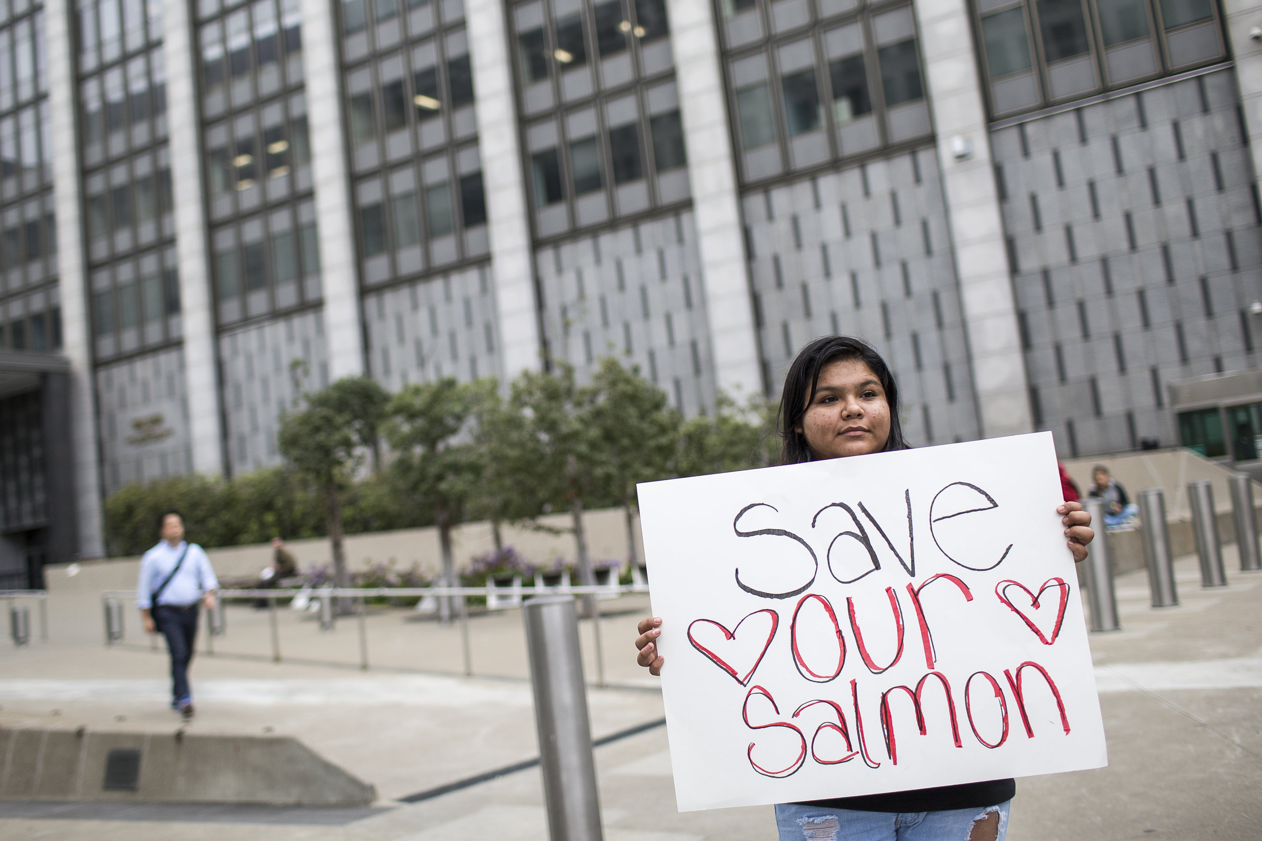  Candace Frank (15) and other Yurok Tribe members protest outside the Burton Federal Building in San Francisco on Apr. 10, 2018. Martin do Nascimento / Earthjustice  