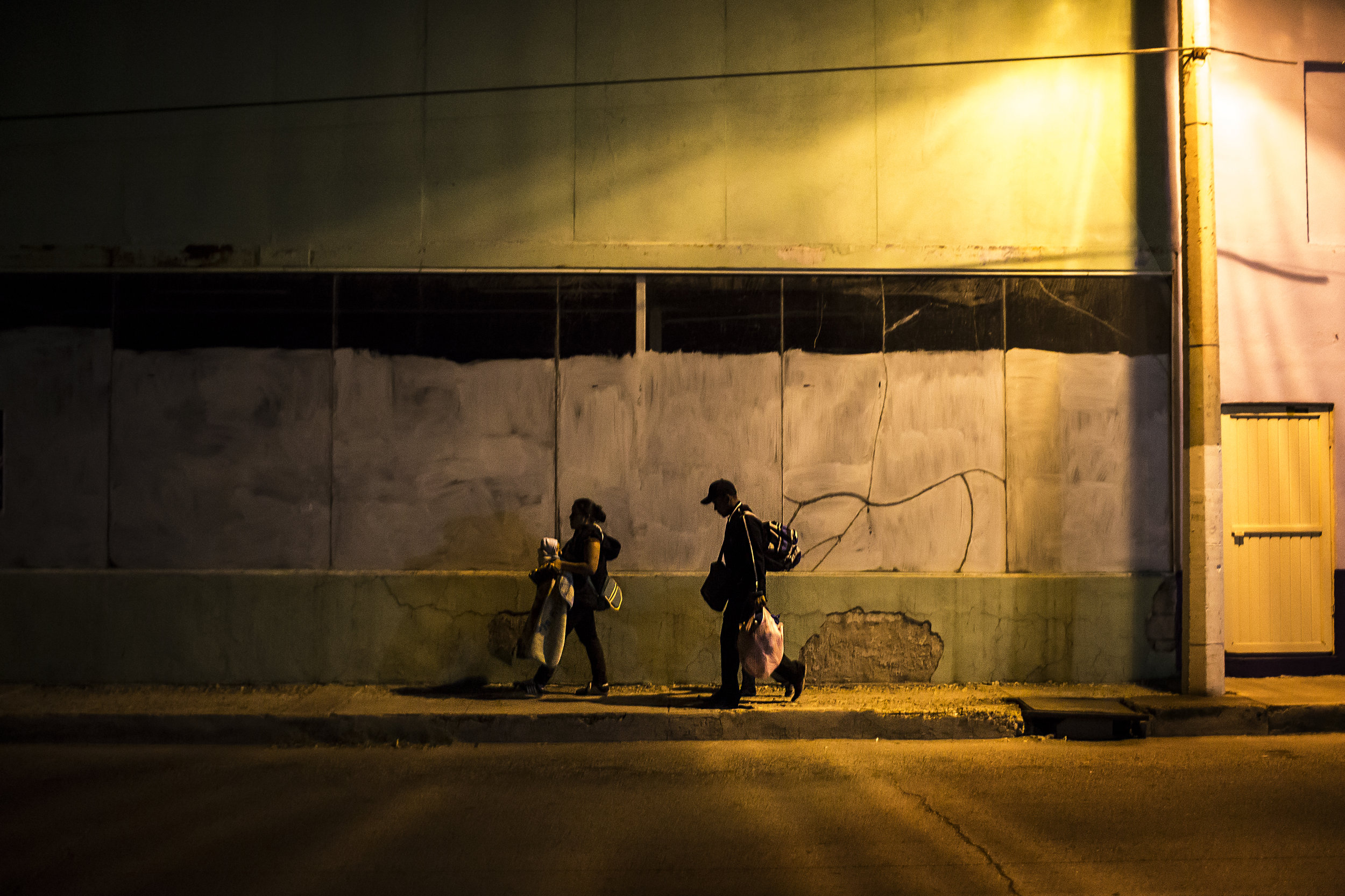  The Carias family makes their way from the Piedras negras bus station to the Frontera Digna migrant shelter. Photo by Martin do Nascimento 