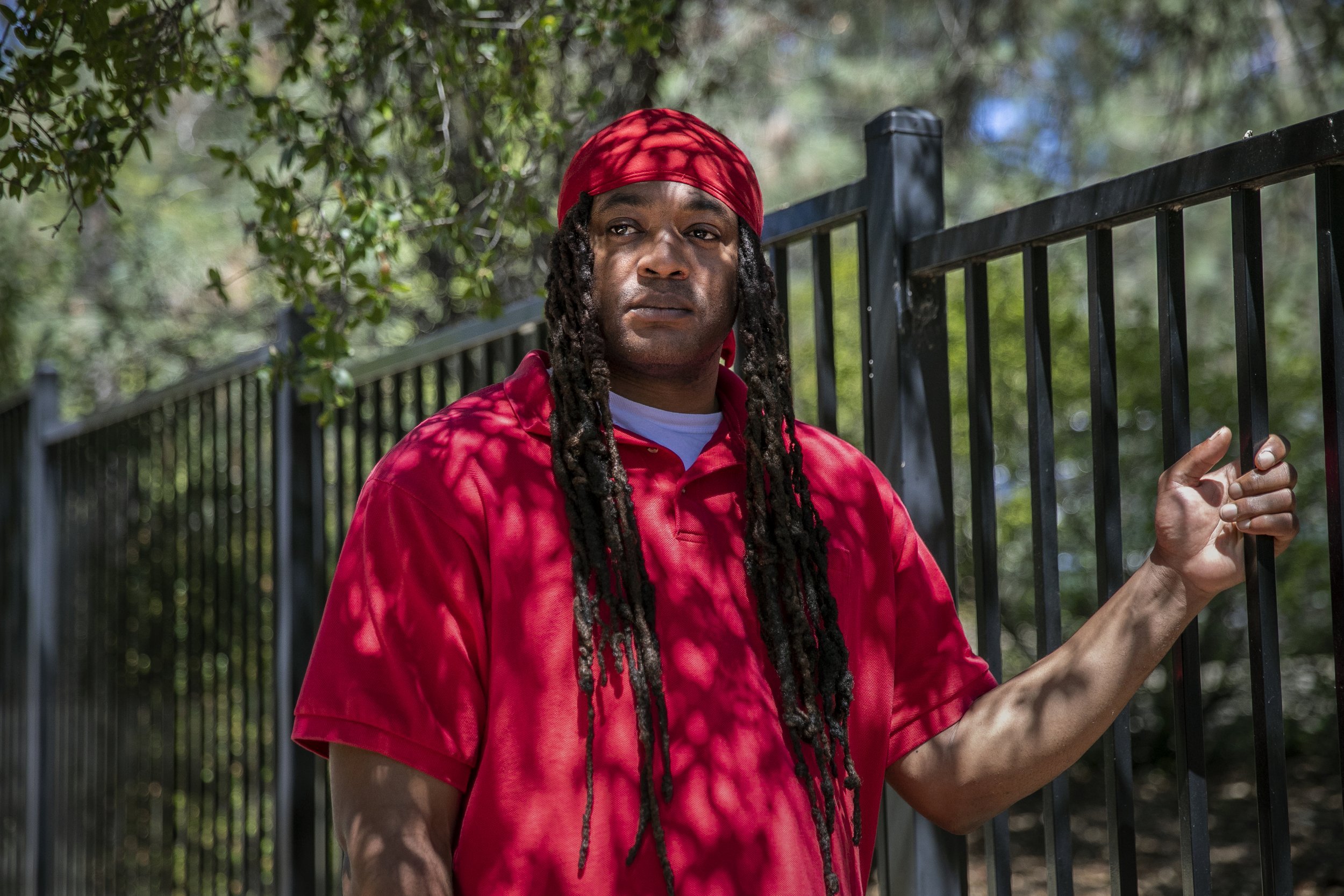  Lorenzo Mays poses for a photo outside the halfway house where he lives in Shingle Springs on Aug, 10, 2022. Photo by Martin do Nascimento, CalMatters 