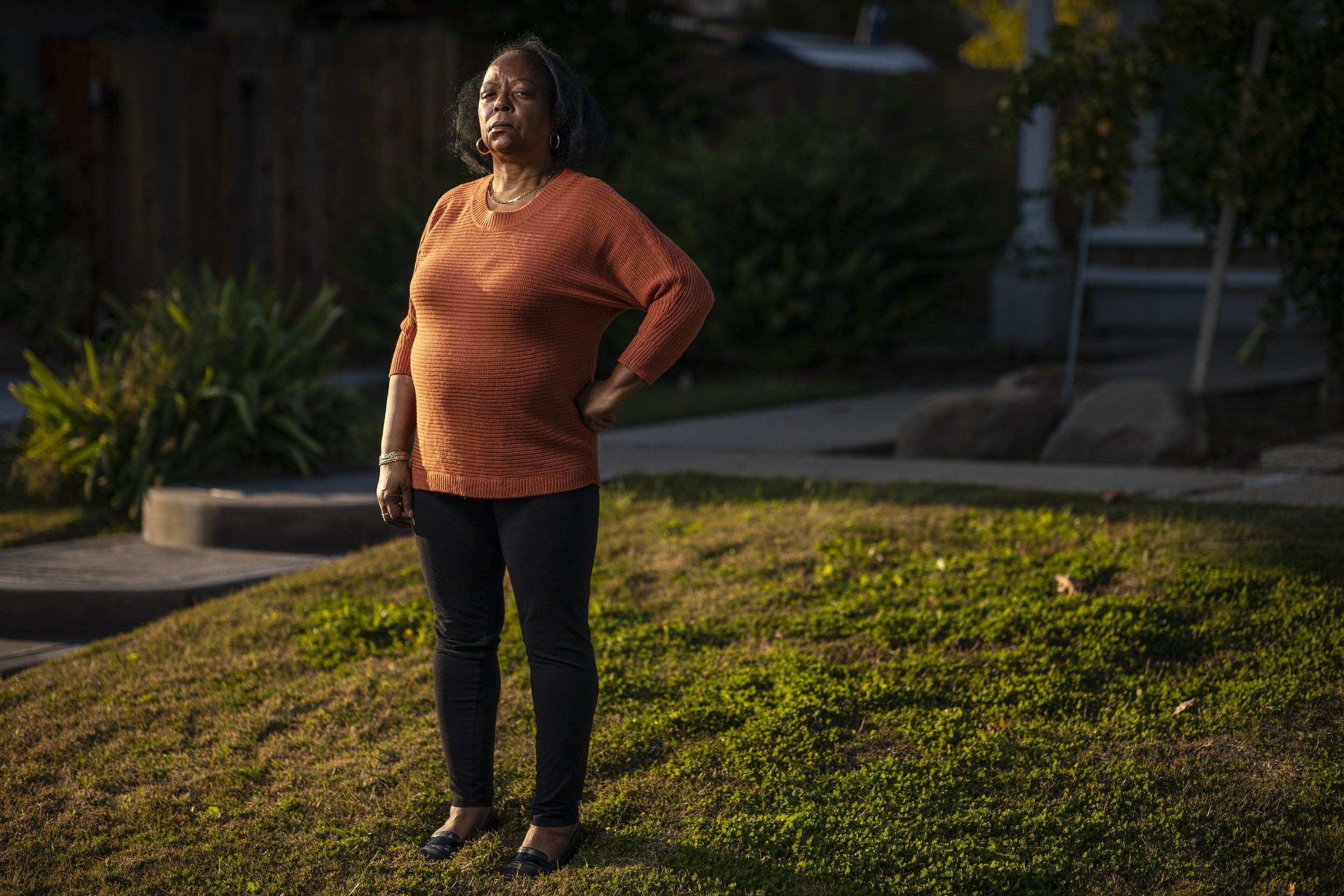  Beverly Moore stands in front of her daughter's home in Elk Grove on Nov. 14, 2022. Photo by Martin do Nascimento, CalMatters 