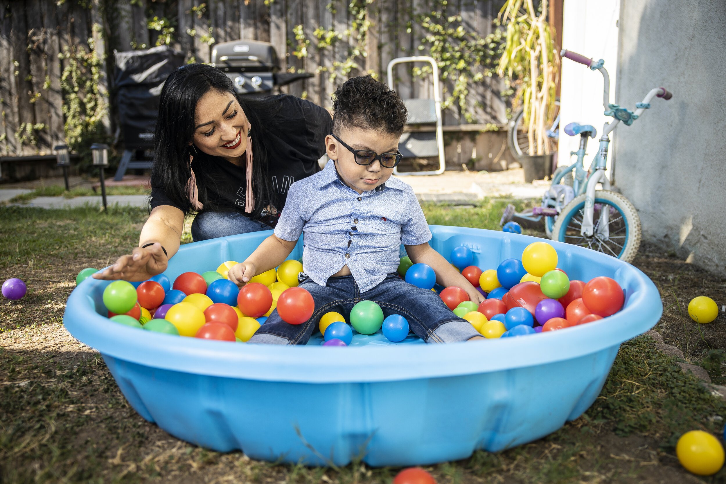  Melissa Alcala and her three-year-old son Gavin at their home in Alhambra, CA on Tuesday, August 25, 2020. Photo by Martin do Nascimento / Resolve Magazine 